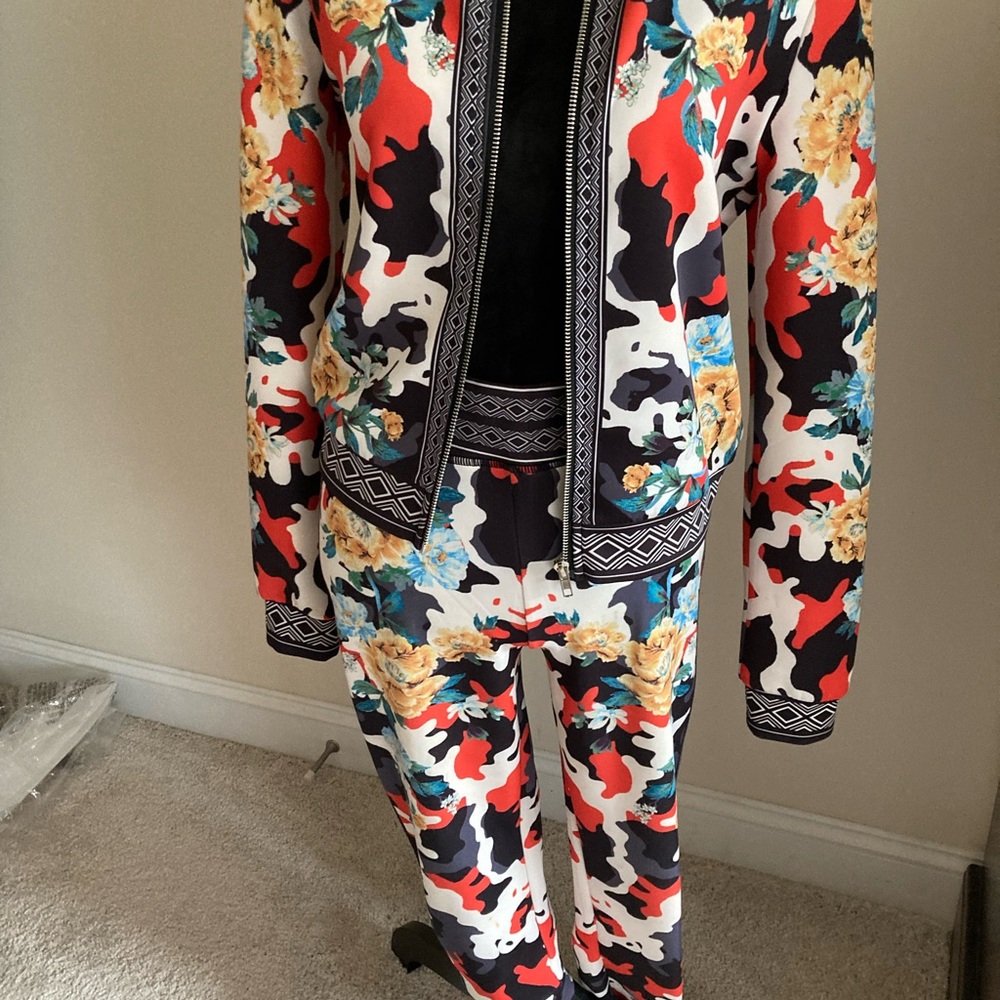 Pant suit - Picture 2 of 3